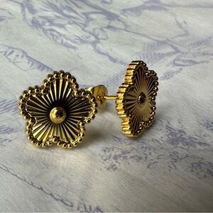 Elegant Gold Flower Stud Earrings